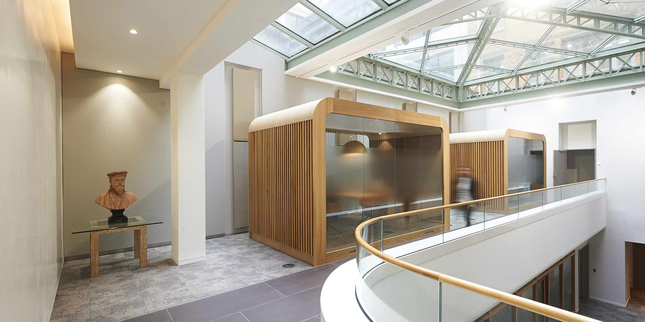 GA Smart Building entreprise construction a réalisé la rénovation rue de la Baume un immobilier de bureau haussmannien en plein cœur de Paris.