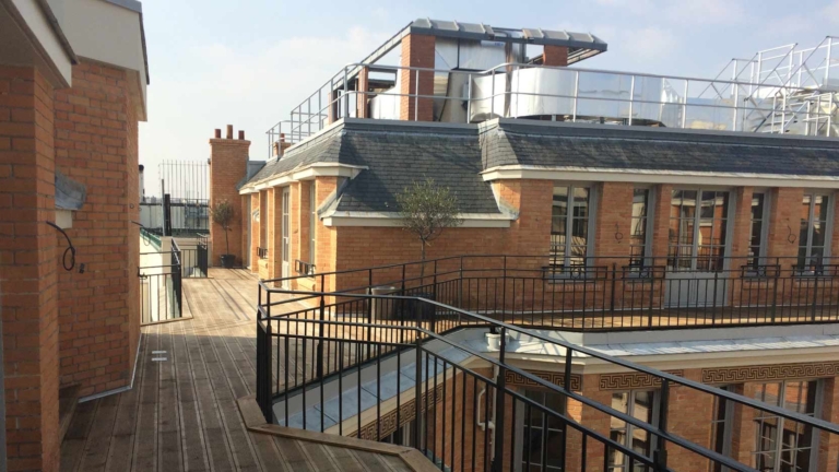 Renovating 20 rue de la Baume, a corporate building in Paris