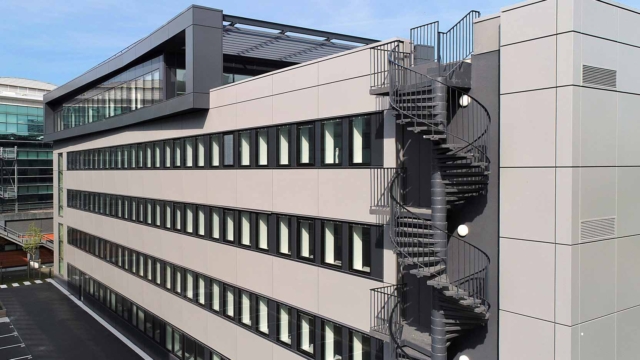 GA Smart Building a rénover avec une façade Newskin l'immeuble 115 Arche à Courbevoie pour le compte d'Amundi. ©EliseRobaglia