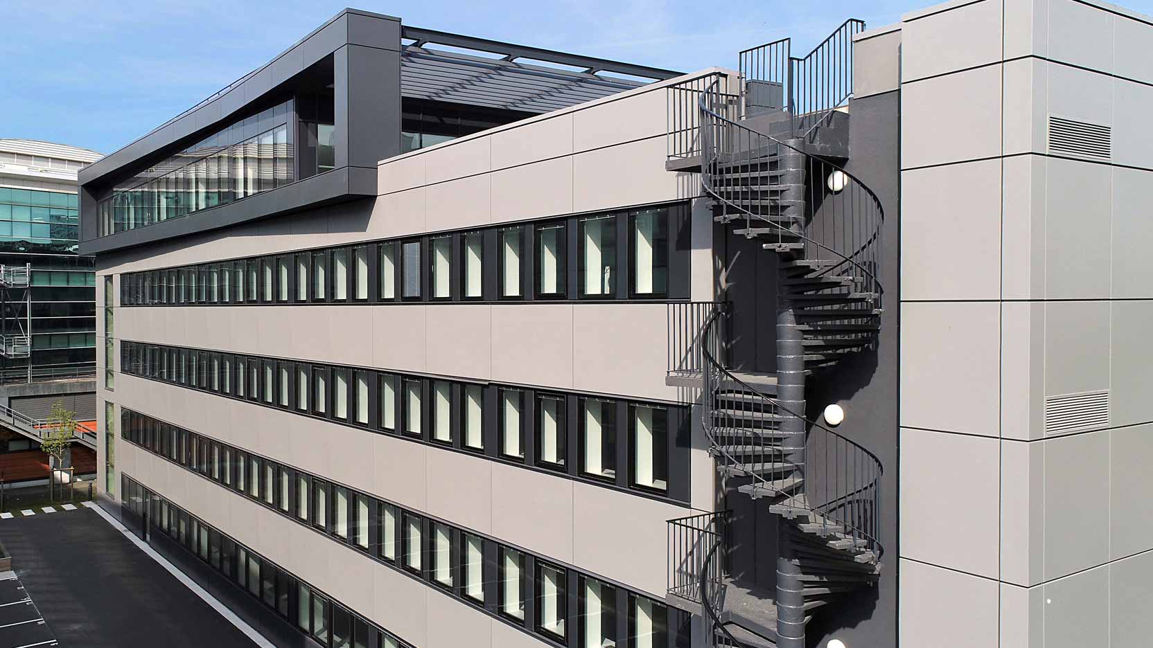 GA Smart Building a rénover avec une façade Newskin l'immeuble 115 Arche à Courbevoie pour le compte d'Amundi. ©EliseRobaglia