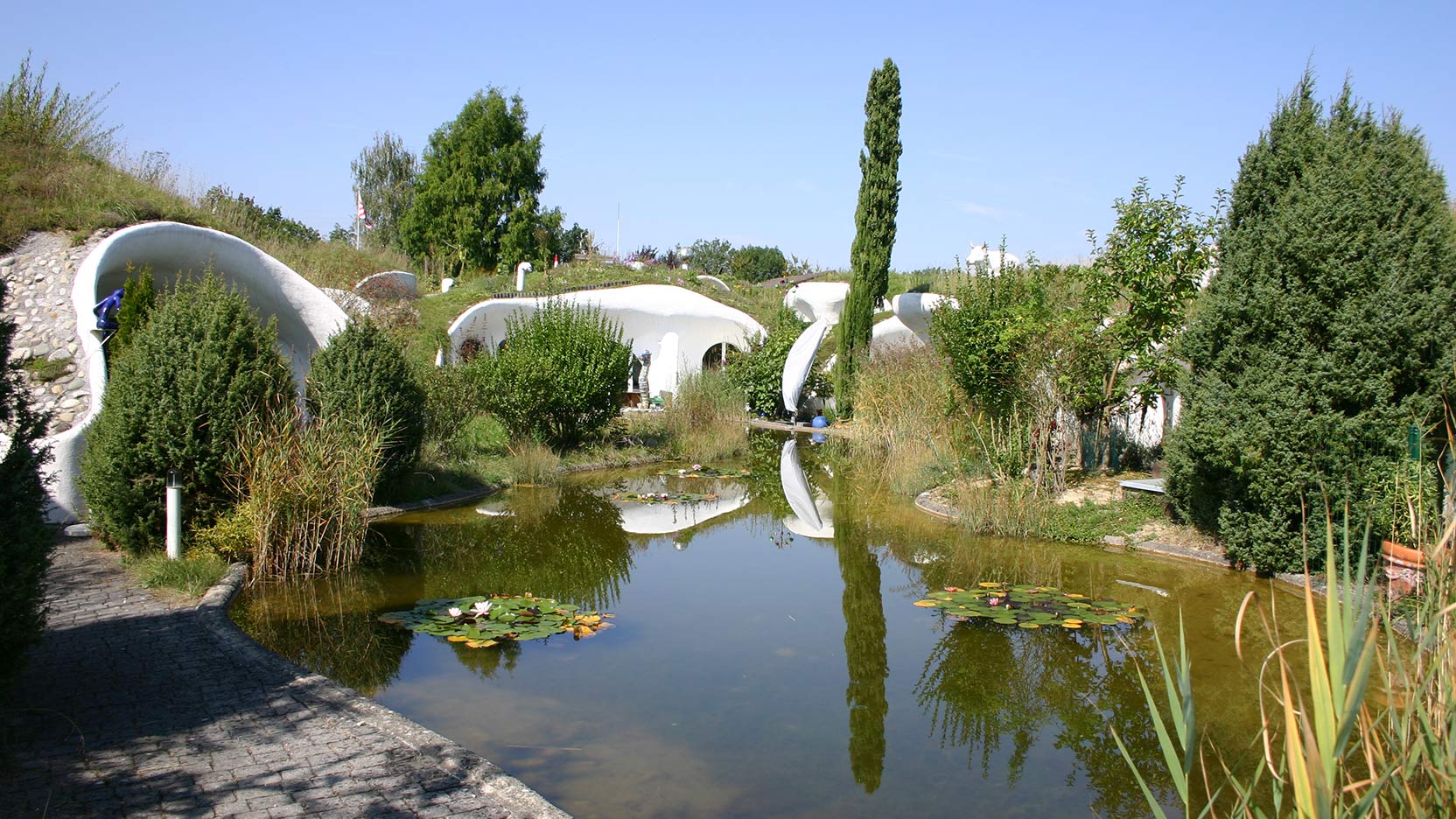 Qu'est-ce que le biomimétisme ? C'est quand l’architecture est inspirée de la nature pour des constructions durables.