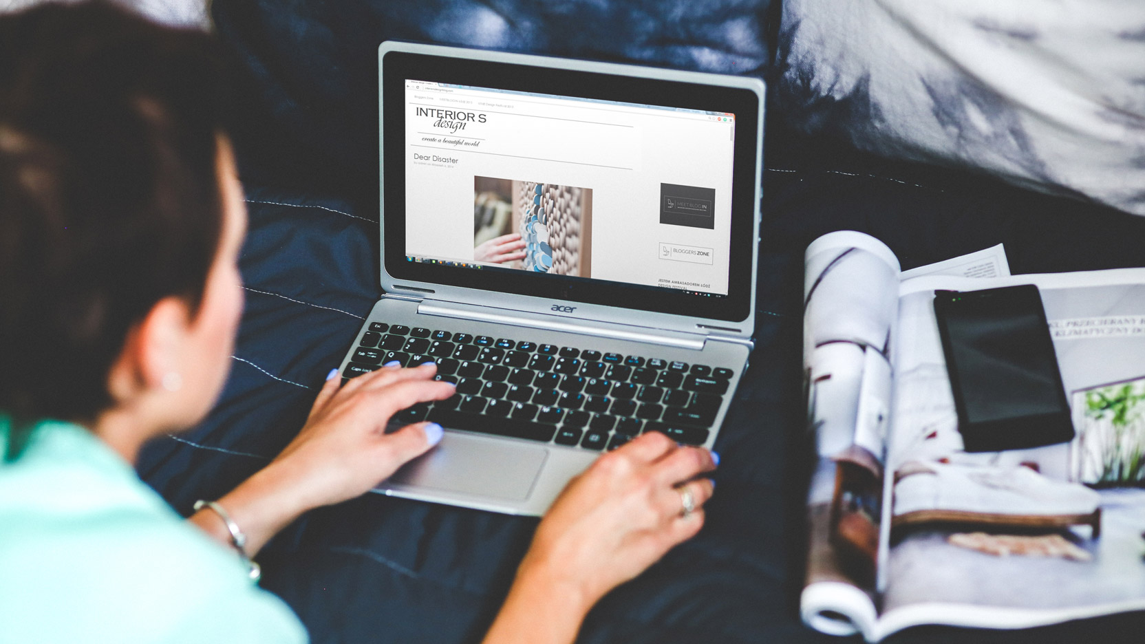 Emmanuelle Duez : «My bed can also be a work space.»