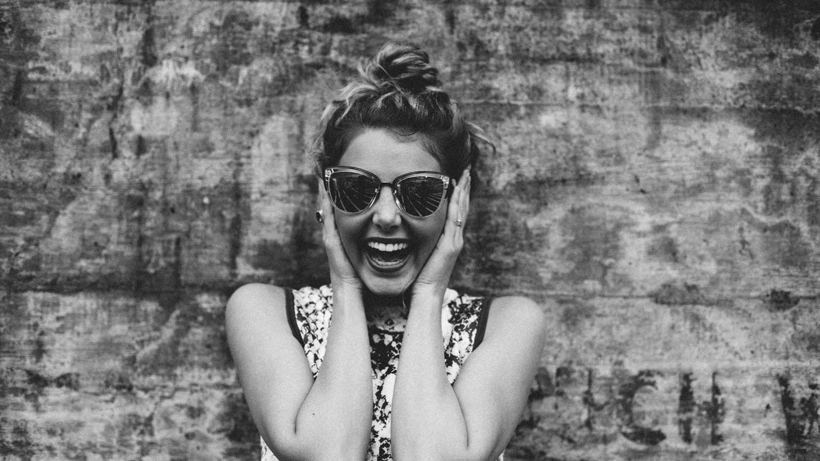 Rire plus pour travailler mieux ? Petite histoire de l’humour au bureau