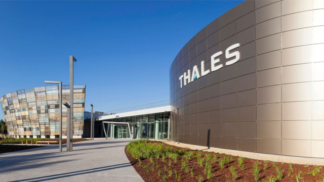 Imaginé par l’architecte Jean-Philippe Le Covec et réalisé par le Groupe GA, le Campus Thales Bordeaux a remporté le Prix « Campus » lors des SIMI Awards 2016.