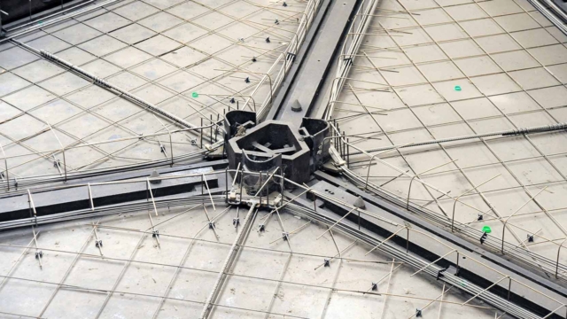 Découvrez les structures porteuses uniques du Groupe GA, qui industrialise la production des éléments de structure des bâtiments. Fabriqués en usines, ils sont ensuite installés sur chantier : gain de temps et optimisation des coûts.