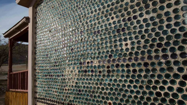 Découvrez l'upcycling, un mode de recyclage favorisant la construction durable et responsable permettant de donner une seconde vie aux objets usagers. Tour d’horizon et perspectives.