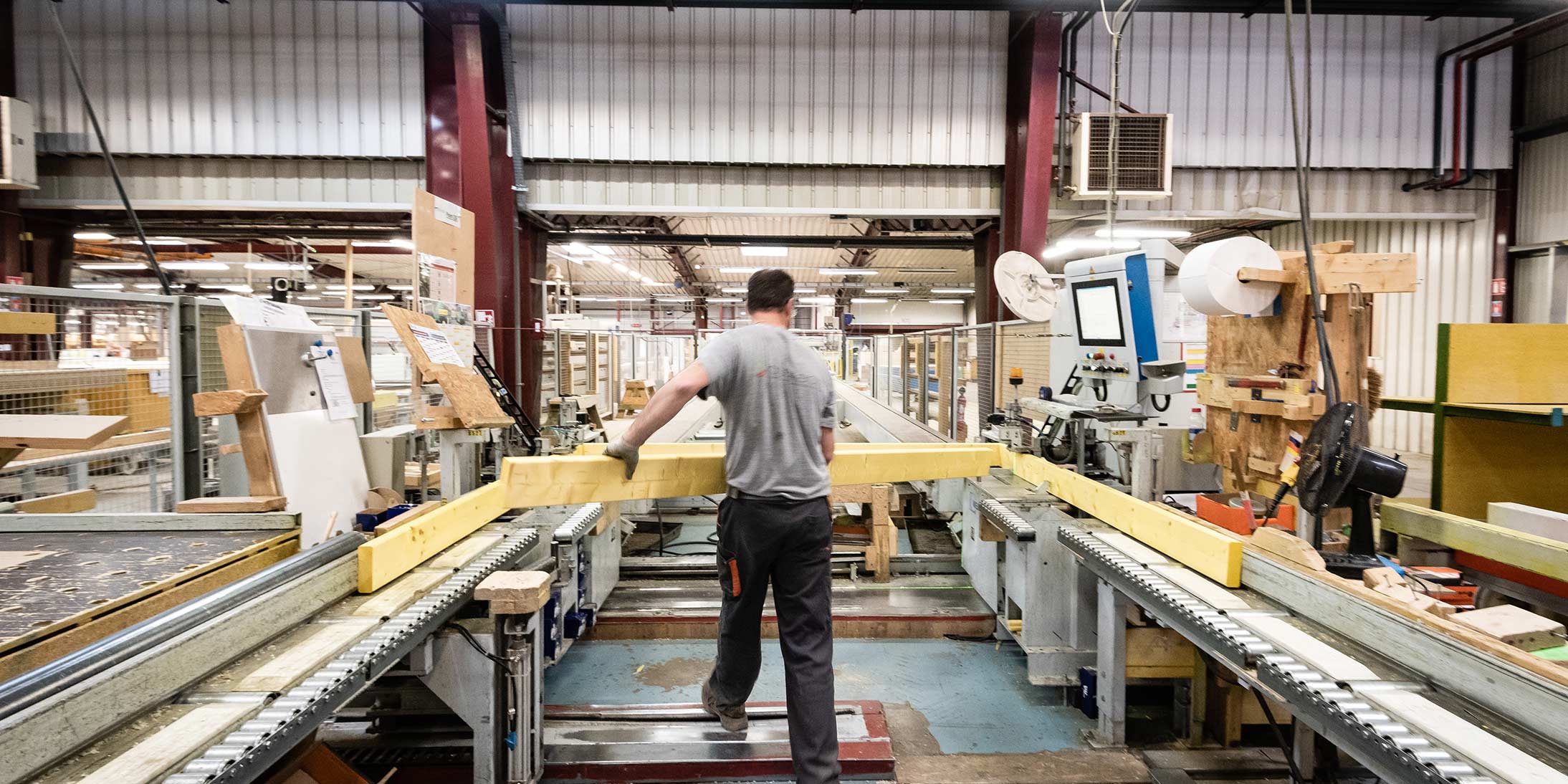 Ossabois tire profit des avantages du bois pour construire durablement : renouvelable, traçable, peu énergivore, faible poids…