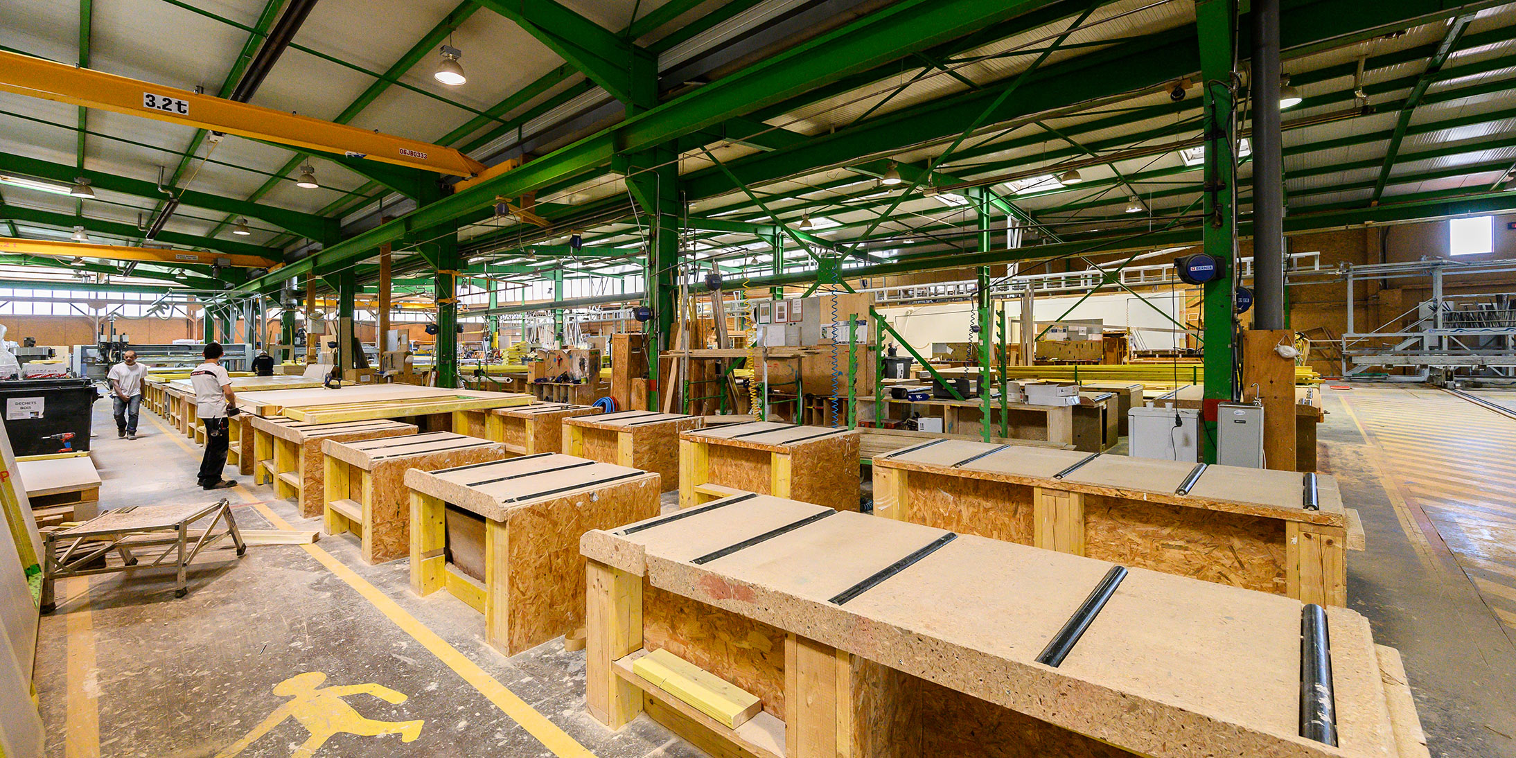 Découvrez l'une des usines d'Ossabois, entreprise construction bois pour les bâtiments, filiale de GA Smart Building.