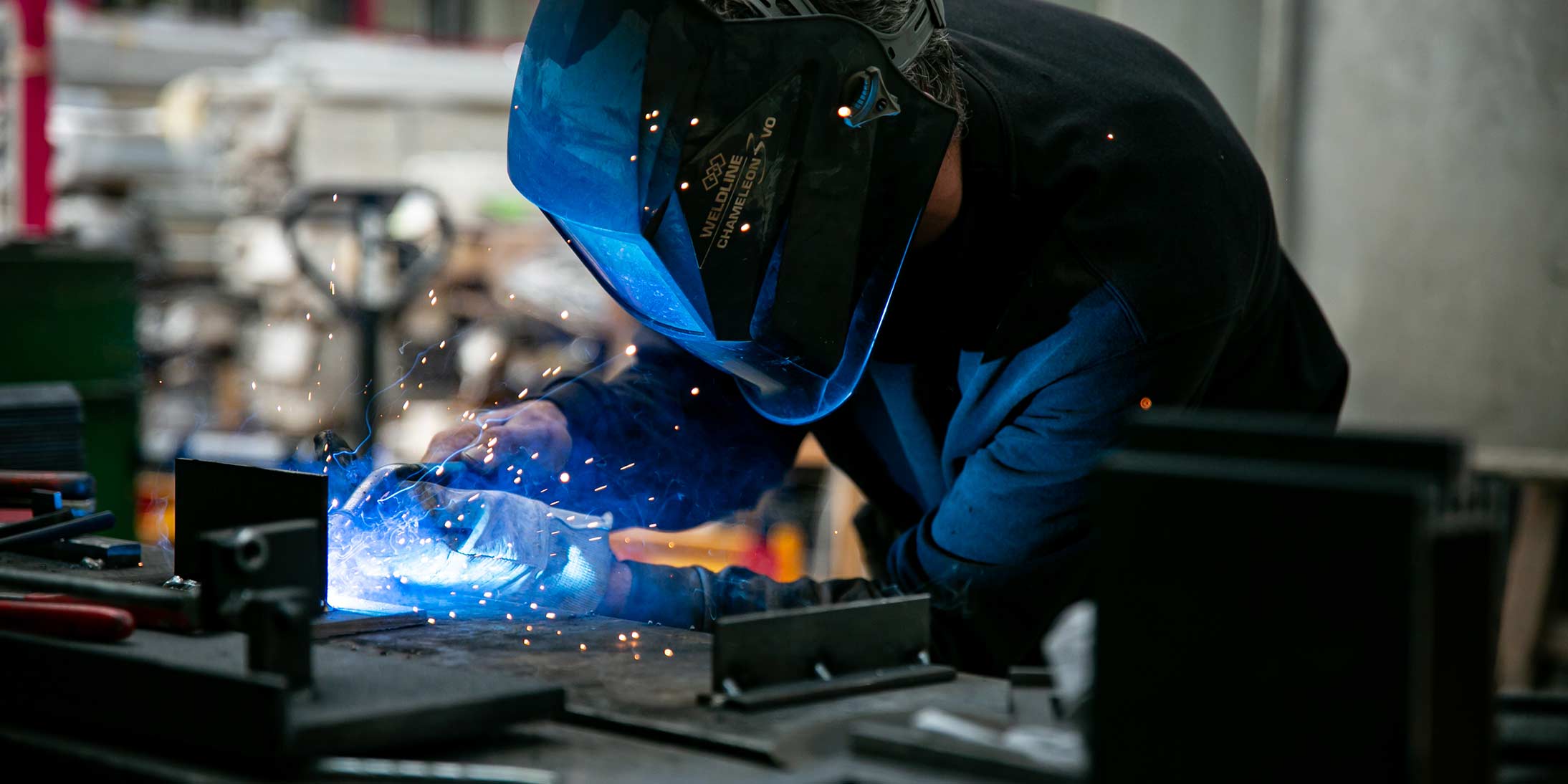 La filiale de GA, Paquet Fontaine, travaille l’acier, l’aluminium et le verre pour réaliser des façades menuisées.