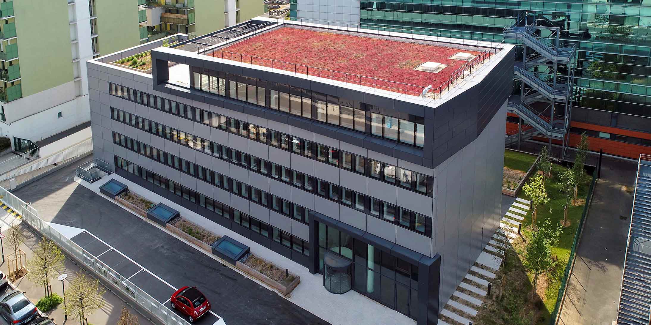 Le Groupe GA a réalisé la rénovation 115 Arche à Courbevoie : il s'agit d’anciens bureaux ayant été occupés par Peugeot.