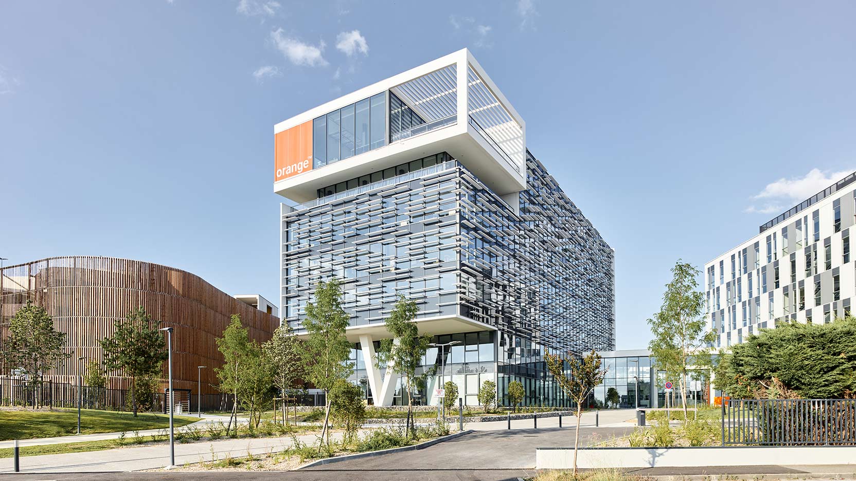Le Campus Orange à Balma, réalisé par GA Smart Building et Pitch Promotion, bénéficie d'une forte approche biophilique et concilie bien-être et productivité.