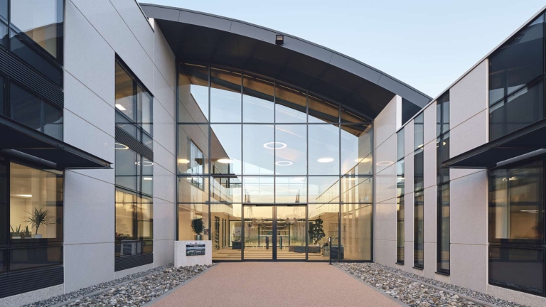 A Hésingue (68), un ensemble industriel mixte activité et tertiaire de 40 000 m² pour SES-STERLING